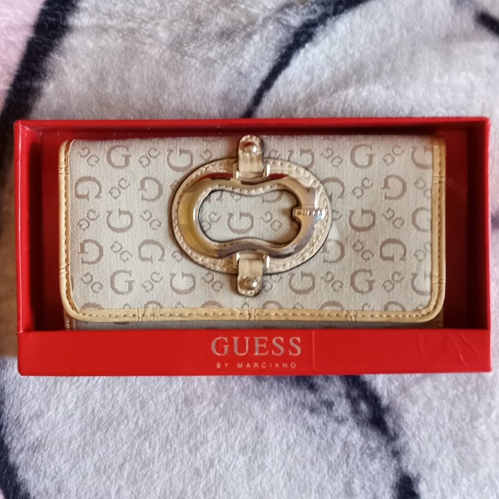 GUESS Wallet